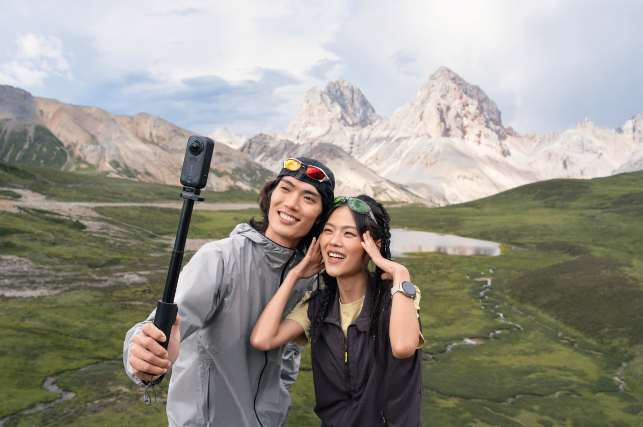 Insta360 X6 360°-Kamera mit Touchscreen-Bedienung